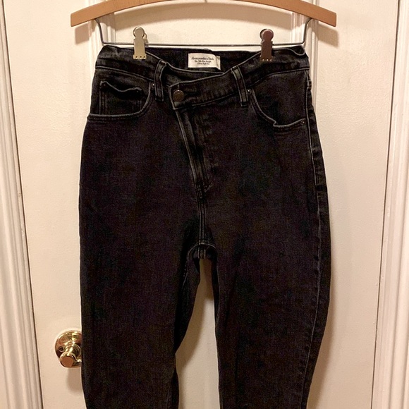 Abercrombie & Fitch The 90s Slim Straight Ultra High Rise Black Jeans Size 27/4 - Picture 3 of 7